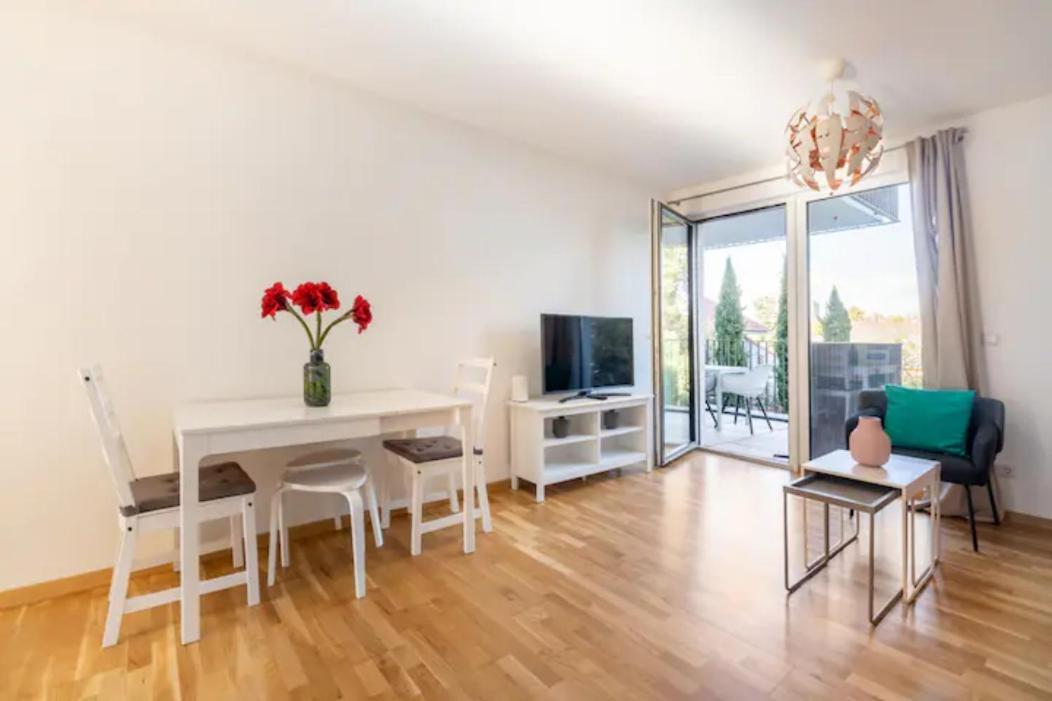 Near Lake Fully Furnished Beautiful Apartment Виена Екстериор снимка